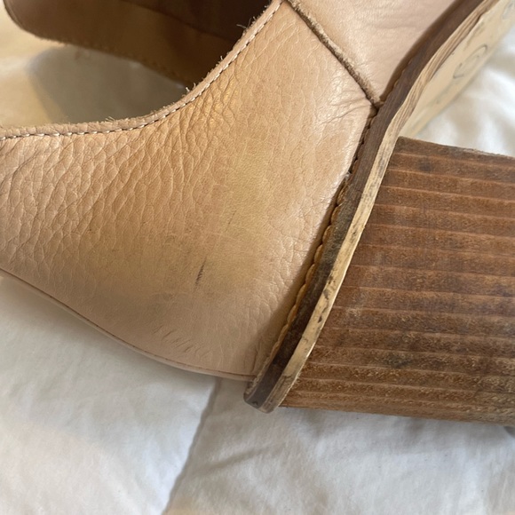 Chinese Laundry nude leather wedge heels. Comfy, light & Neutral tan color. - Picture 4 of 9